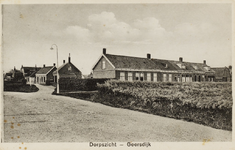 9797 Dorpszicht - Geersdijk. Gezicht op een deel van het dorp Geersdijk met de Middenweg, vanaf de Geersdijkse weg