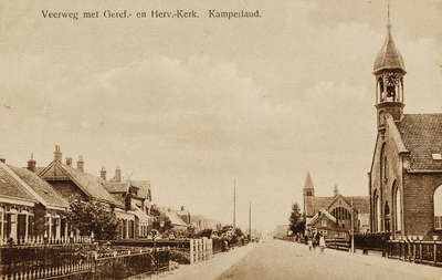 9804 Veerweg met Geref.- en Herv.-Kerk. Kamperland. Gezicht op de Veerweg te Kamperland met de gereformeerde kerk ...