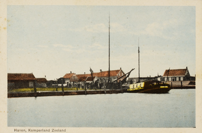 9818 Haven, Kamperland Zeeland. Gezicht op de haven van Kamperland met een schip langs de kade