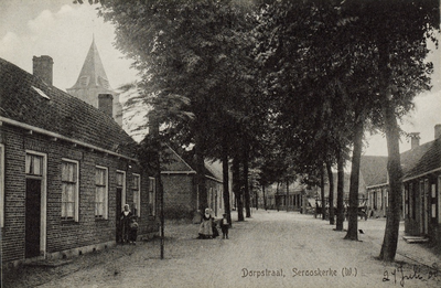 9954 Dorpstraat, Serooskerke (W.). Gezicht in de Dorpsstraat (vanaf 1966 Torenstraat genoemd) te Serooskerke ...