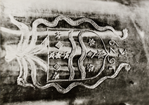 9978 Gravure op de zilveren Avondmaalbekers Voorstellende het Wapen van de Ambachtsheerlijkheid Kats. De gravure van ...