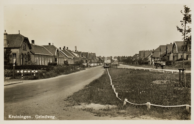 9983 Kruiningen, Grindweg. Gezicht in de Grindweg te Kruiningen richting Zanddijk, met rechts een paard en wagen