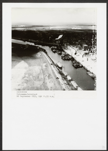 111-82 Gezicht op de haven te Zierikzee, gezien vanuit de lucht