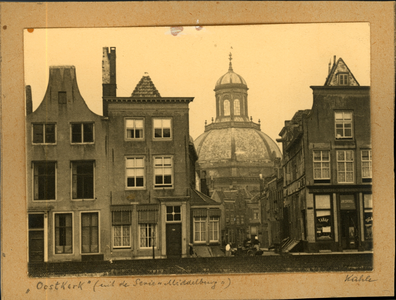 243-4 Gezicht op de Dam Noordzijde en de Rotterdamsekaai in de Schuitvlotstraat met op de achtergrond de Oostkerk te ...