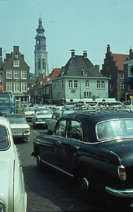 256-4 De Markt te Middelburg met zicht op de Abdijtoren