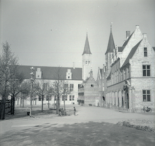 261-10 Nieuwbouw van het provinciehuis met Thools huis, poorten en galerij aan het Abdijplein te Middelburg