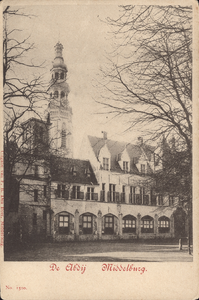 320-155 De Abdij Middelburg. De abtswoning aan het Abdijplein te Middelburg, met op de achtergrond de Abdijtoren