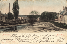 320-222 Houttuinen. Middelburg. Achter de Houttuinen te Middelburg, met hout van de fa. Alberts in het water