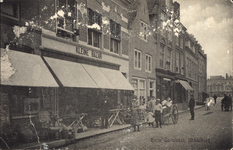 320-231 Korte Gortstraat, Middelburg. De Korte Gortstraat te Middelburg, met links de Kleine Bazar