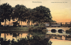 320-259 De tram rijdt over de Langevielebuitenbrug te Middelburg