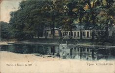 320-288 Vijver Middelburg. Gezicht op een deel van de Veersesingel en de vest te Middelburg met visnet