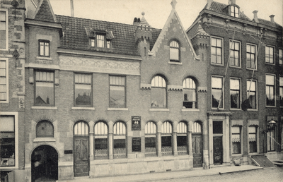 320-85 Het kantoor van J.A. Zip & Van Teylingen, bankiers aan de Dam ZZ te Middelburg