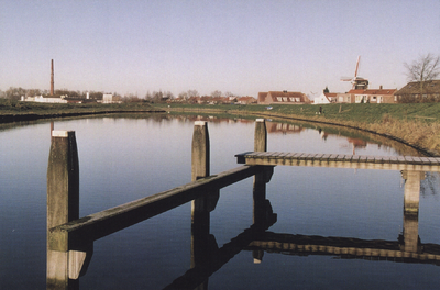 323-3 Gezicht op een deel van het Arnekanaal te Arnemuiden