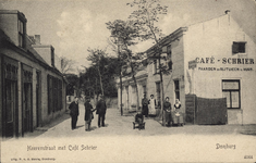 341-868 Heerenstraat met Café Schrier Domburg. Poserende mensen bij café Schrier aan de Heerenstraat te Domburg