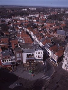 346-11 Terrassen op de Grote Markt te Middelburg. Onderdeel van een serie van 33 foto's opgenomen vanuit een ' blimp ' ...