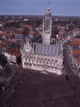 346-3 Het stadhuis aan de Grote Markt te Middelburg. Onderdeel van een serie van 33 foto's opgenomen vanuit een ' blimp ...