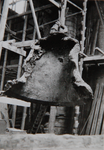 351-35 Een door oorlogsgeweld verwoeste klok van de Abdijtoren te Middelburg