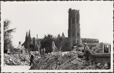 354-7 Gezicht op de verwoeste Abdijtoren en Abdijkerken te Middelburg