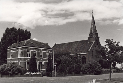 433-6 Gereformeerde kerk met pastorie te Baarland
