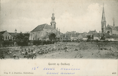 439-214 Gezicht op Oostburg. Gezicht op Oostburg met de Nederlandse Hervormde kerk en de rooms-katholieke kerk (beide ...