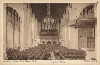 439-393 Interieur Groote Ned. Herv. Kerk Vlissingen (voor 1940 pen). Het interieur van de Grote- of Sint Jacobskerk te ...