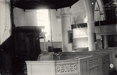 439-402 Een deel van het interieur van de Waalse kerk aan de Lange Sint Pieterstraat te Middelburg