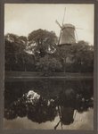 445-11 Gezicht op het Vlissings bolwerk met de molen De Hoop te Middelburg (weerspiegeld in het water)