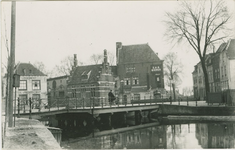 455-1 Gezicht op de Vlissingse brug, de Teerpakhuizenstraat en het Vlissings Wagenplein (rechts) te Middelburg