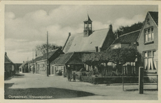 455-1063 Dorpstraat, Vrouwepolder.. Gezicht op de Dorpsdijk en de Nederlandse Hervormde kerk te Vrouwenpolder