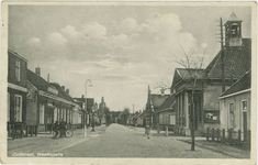 455-1126 Zuidstraat, Westkapelle. De Zuidstraat te Westkapelle met rechts het gemeentehuis