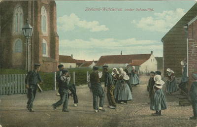 455-1202 Zeeland-Walcheren onder Schooltijd.. Spelende schoolkinderen bij de kerk te Zoutelande