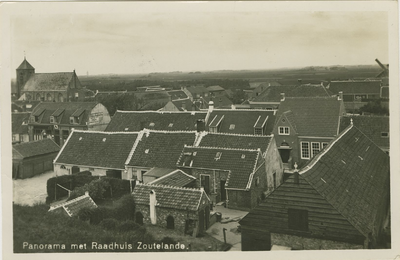 455-1212 Panorama met Raadhuis Zoutelande.. Gezicht op Zoutelande met rechts het raadhuis