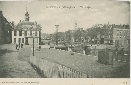 455-136 Beursplein en Bellamykade. Vlissingen. Gezicht op het Beursgebouw aan het Beursplein, de Koopmanshaven en het ...
