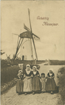 455-1374 Gelukkig Nieuwjaar.. Vijf meisjes in Walcherse dracht bij de molen van Brasser te Biggekerke