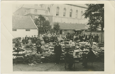455-15 Groenten- en fruitmarkt aan de Bodenplaats te Middelburg