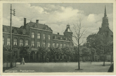 455-150 Vlissingen. Postkantoor.. Het Postkantoor aan de Steenen Beer te Vlissingen met rechts de Rooms-katholieke kerk