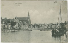 455-206 VLISSINGEN Pottekade. De Pottekade te Vlissingen met de Nederlandse Hervormde kerk en de Roomsch Katholieke kerk
