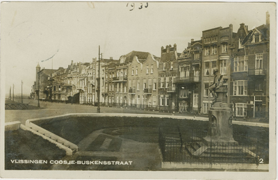 455-223 Vlissingen Coosje-Buskensstraat 2. De Boulevard Bankert te Vlissingen met het standbeeld van Frans Naerebout