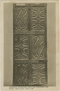 455-301 Gothische eikenhouten deur van omstreeks 1500 Gothic oaken door: about 1500. Een gothische eikenhouten deur in ...