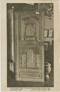 455-303 Eikenhouten deur van een binnenbetimmering van omstreeks 1600 Door in oak; about 1600. Een eikenhouten deur in ...