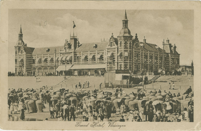 455-322 Grand Hotel, Vlissingen. Badgasten op het strand voor hotel Britannia te Vlissingen