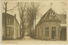 455-409 Zuidstraat, Domburg . Gezicht op de Zuidstraat te Domburg met links pension Bommeljé