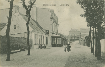 455-462 Noordstraat - Domburg. Gezicht op de Noordstraat te Domburg met links hotel de l'Europe en aan het eind van de ...
