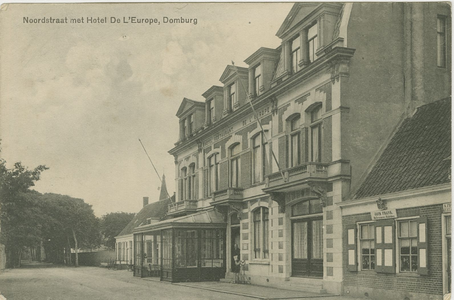 455-468 Noordstraat met Hotel De L'Europe, Domburg. Hotel de l'Europe aan de Noordstraat te Domburg