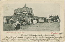 455-477 (Strand-Hotel) met strand Domburg. Gezicht op het strand en het Strandhotel te Domburg