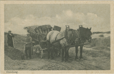 455-517 Domburg.. Boeren aan het werk op het land nabij Domburg