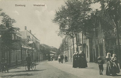 455-524 Domburg Weststraat. Gezicht op de Weststraat te Domburg
