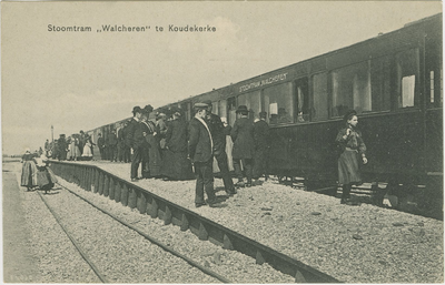 455-638 Stoomtram Walcheren te Koudekerke. Passagiers bij de stoomtram Walcheren te Koudkerke