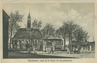 455-645 Marktplein met N.H. Kerk te Koudekerke. De Nederlandse Hervormde kerk en de muziektent op het Dorpsplein te ...