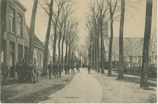 455-693 Meliskerke. Militairen in de Torenstraat (voorheen Dorpsstraat) te Meliskerke